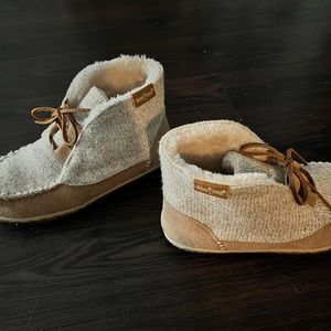Minnetonka Mocassin Slippers